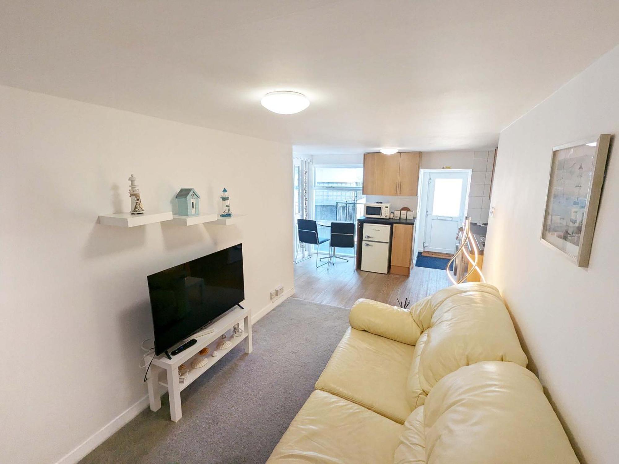 Apartment Harbour Steps - Torquay Luxury Apartment - Balcony, Free Parking, Netflix & Wifi *